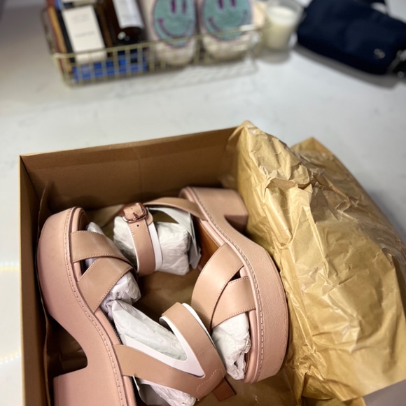 PILAR CROSSOVER LEATHER ANKLE-STRAP PLATFORMS SANDALS - Picture 10 of 13